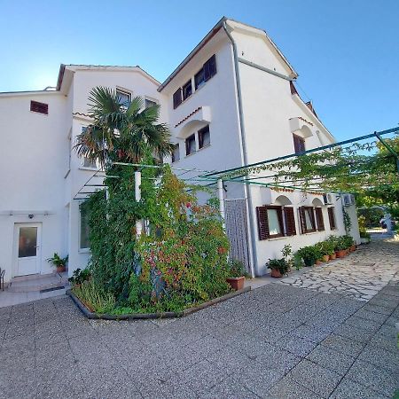 Apartments Fam Tomasic Baška Esterno foto