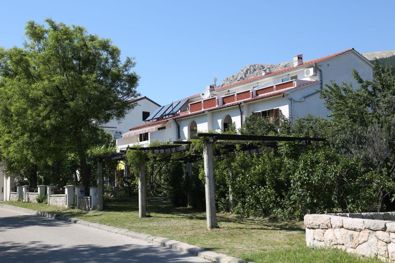 Apartments Fam Tomasic Baška Esterno foto