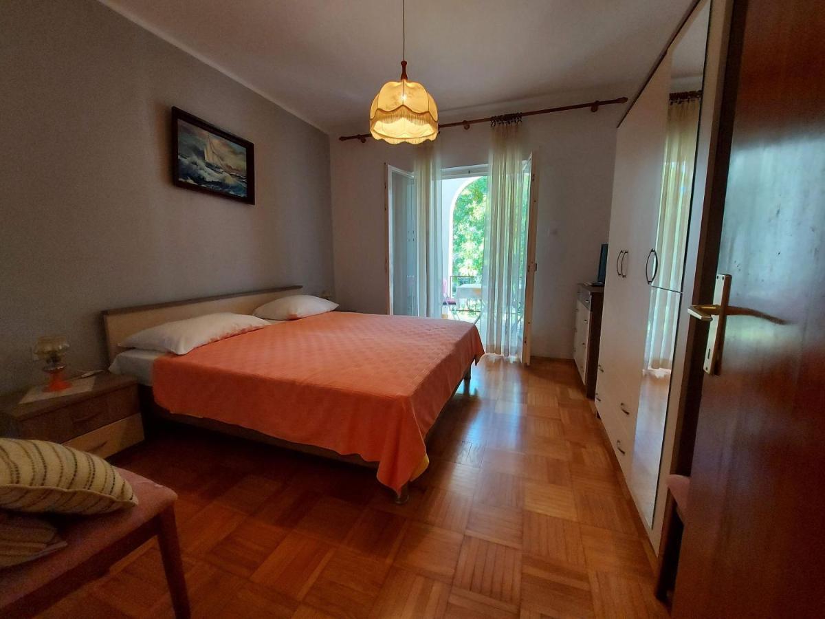 Apartments Fam Tomasic Baška Esterno foto