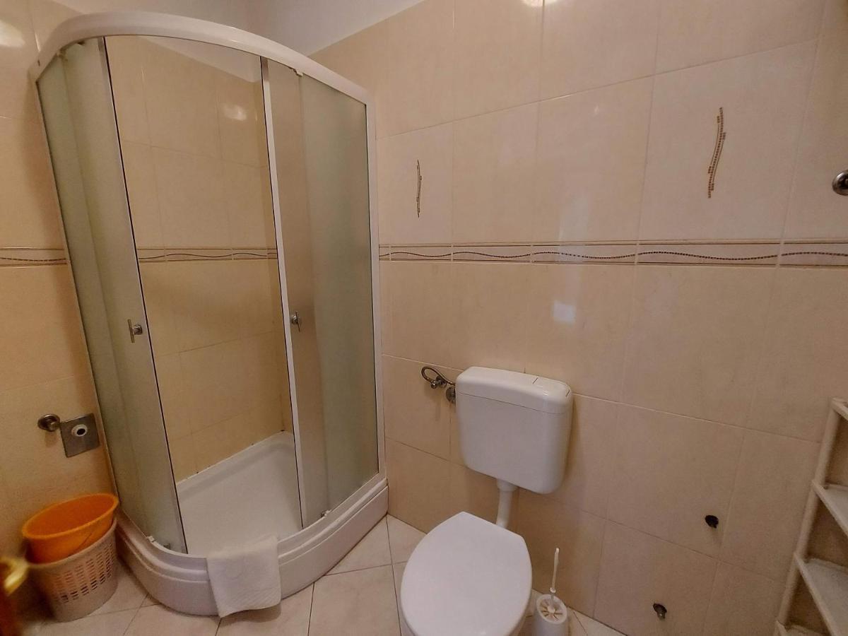 Apartments Fam Tomasic Baška Esterno foto
