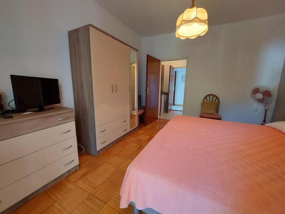 Apartments Fam Tomasic Baška Esterno foto