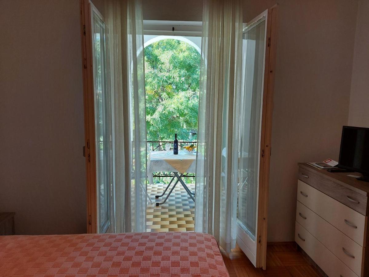 Apartments Fam Tomasic Baška Esterno foto