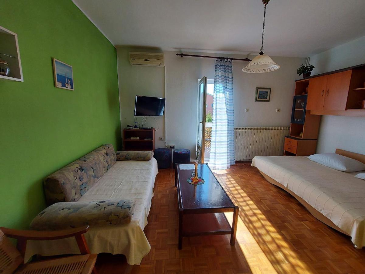 Apartments Fam Tomasic Baška Esterno foto