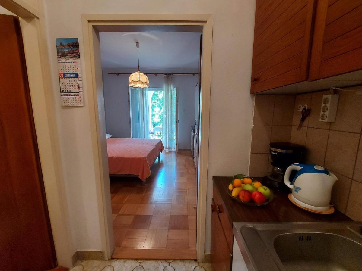 Apartments Fam Tomasic Baška Esterno foto