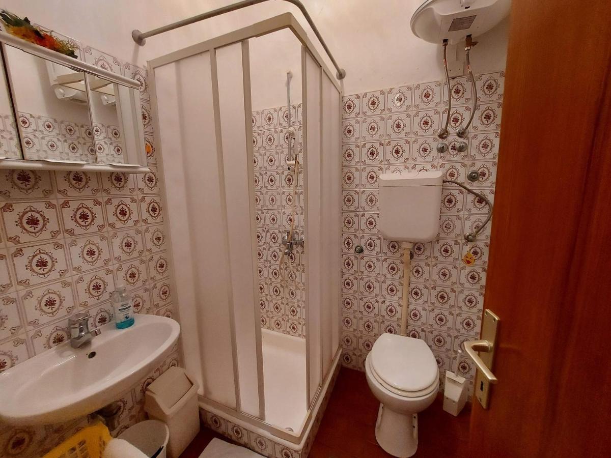 Apartments Fam Tomasic Baška Esterno foto