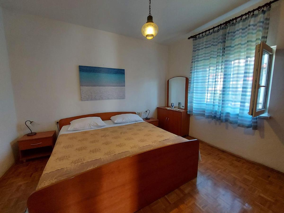 Apartments Fam Tomasic Baška Esterno foto